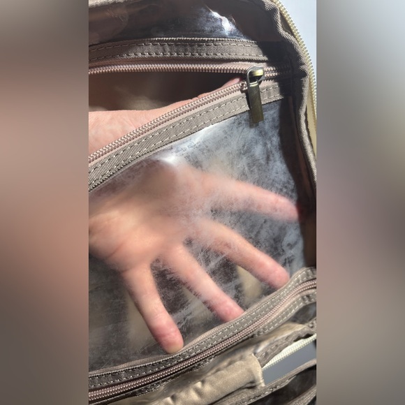 Chic Quilted White and Brown toiletry bag - Picture 10 of 11